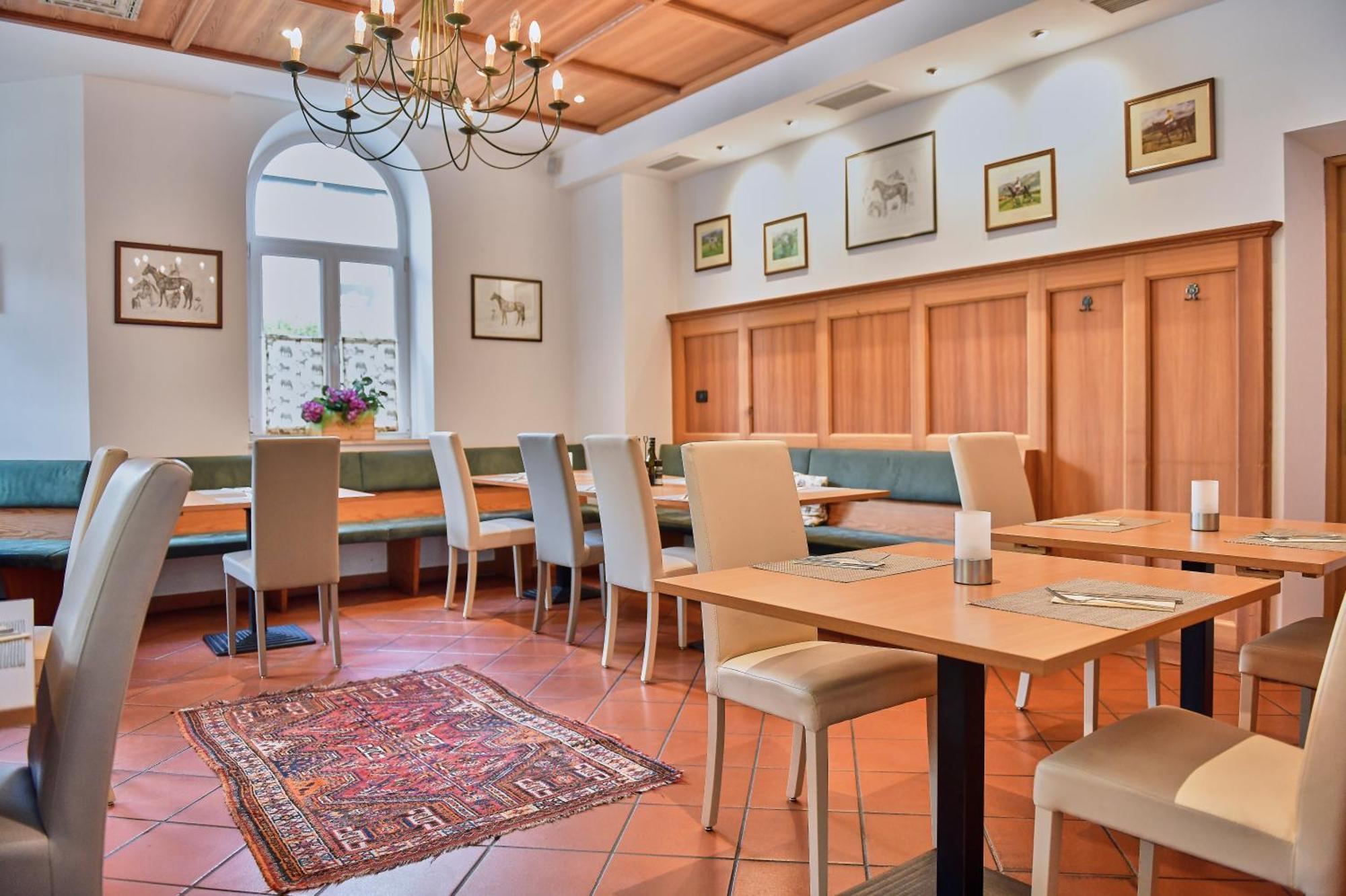 Cavallino S'roessl Hotel 3*